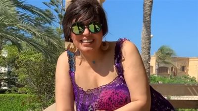 الساحل الشمالي يعيد فيفي عبده للأضواء بعد أشهر من الغياب (فيديو)