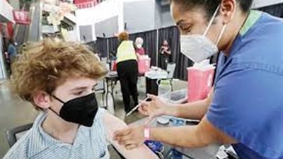 الصحة البريطانية: تقديم لقاحات فيروس كورونا للأطفال المعرضين للإصابة