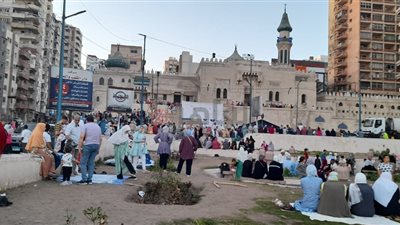 الآلاف يؤدون صلاة العيد بمساجد الإسكندرية (صور)