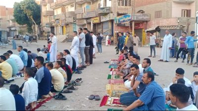 بالكمامات.. العشرات يؤدون صلاة عيد الأضحى المُبارك بالفيوم (صور)