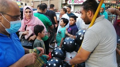 احتفالا بعيد الأضحى.. إقبال كبير على شراء البالونات وألعاب الأطفال في الغربية