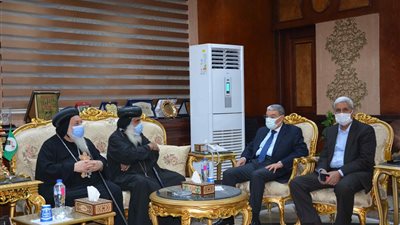 للتهنئة بعيد الأضحى.. محافظ المنيا يستقبل عددا من القساوسة والمطارنة