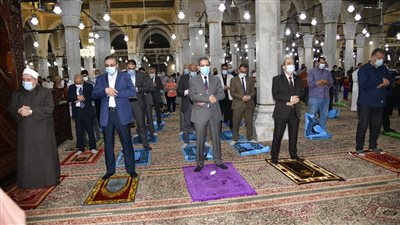 وسط إجراءات احترازية مشددة.. محافظ الغربية يؤدي صلاة العيد بمسجد السيد البدوي 