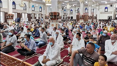 محافظ البحيرة يؤدي صلاة عيد الاضحى بمسجد عمر بن الخطاب بدمنهور (صور) 