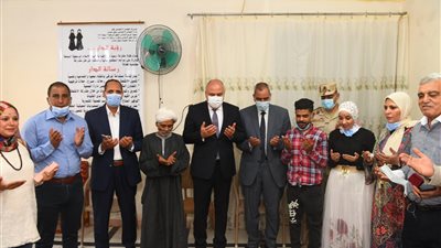 محافظ قنا يشهد خطوبة فتاة يتيمة بدار الرحمة الإسلامية بمدينة نجع حمادي (صور)