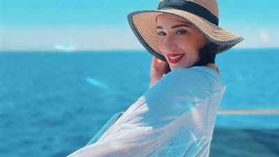 أسما شريف منير تتراجع وتحذف صورتها بملابس مكشوفة: 