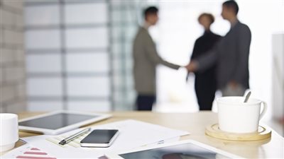 المحامين توضح حالات منح الموظف إجازة خاصة بأجر كامل