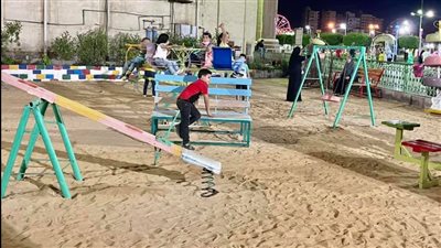 توافد أهالي كفر الشيخ على المتنزهات لقضاء ثاني ليالي العيد (صور)