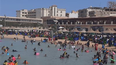 غلق شواطئ الغردقة أمام المواطنين عقب اكتمال الأعداد في ثالث أيام عيد الأضحى (صور)
