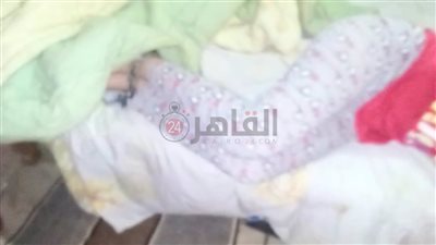 أب يقيد ابنته بسلاسل حديدية ويعتدي عليها في الوادي الجديد.. وطليقته تروي التفاصيل (فيديو)