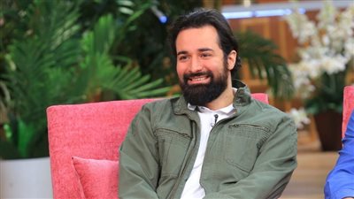 أحمد حاتم يكشف تفاصيل إصابته في يديه إثر حادث سير (صور)