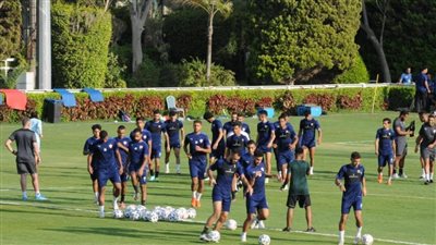 تدريبات بدنية للاعبي الزمالك خلال مرانهم الصباحي ببرج العرب