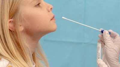 الاختبارات التلاميذ اليومية لكورونا ببريطانيا فعالة للتحكم في انتشار العدوى (دراسة)