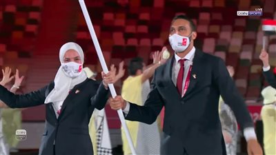 دخول بعثة مصر بقيادة أبو القاسم وهداية ملاك في افتتاح أولمبياد طوكيو