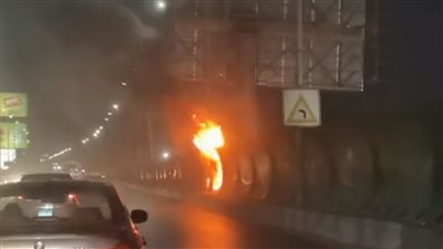 اشتعال أحد أعمدة الإنارة أعلى كوبري أكتوبر (فيديو)