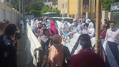 توافد طلاب الثانوية على اللجان لأداء امتحان الفيزياء بالمنيا