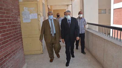 محافظ المنيا يتابع لجان امتحانات الثانوية العامة