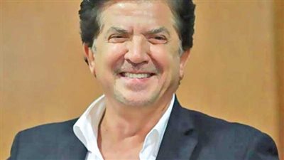 هل يتشابه كليب أصحاب السعادة لـ وليد توفيق مع أغنية أحمد سعد.. الفنان اللبناني يجيب؟