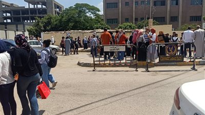 طلاب الثانوية العامة بالقليوبية: امتحان الفيزياء صعب والوقت غير كافٍ