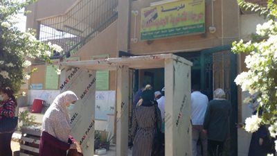 تباين آراء الطلاب حول امتحان مادة الفيزياء في سوهاج