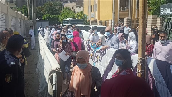 توافد الطلاب على