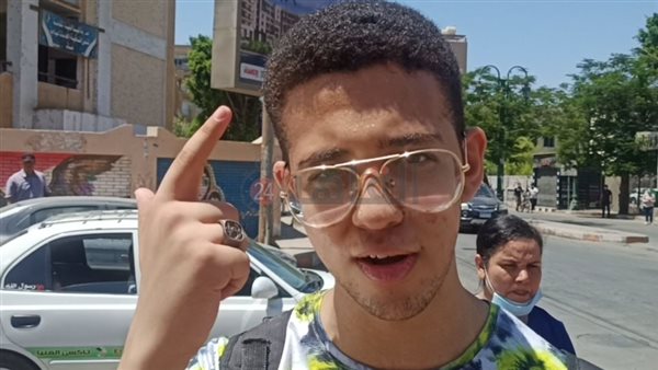 طالب أدى امتحان الفيزياء