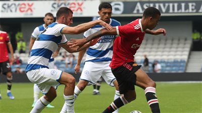 مانشستر يونايتد يسقط أمام بارك رينجرز برباعية وديًا