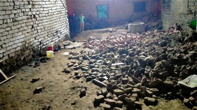 الجهات الأمنية تبدأ التحقيق في وفاة وإصابة 3 أشخاص  بانهيار منزل بالمنوفية