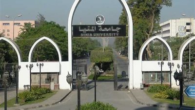 توقيع الكشف على 387 حالة بمركز ملوي ضمن قافلة جامعة المنيا المتكاملة