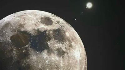 أستاذ بمعهد البحوث الفلكية: اقتران القمر مع كوكب المشترى فجر الاثنين