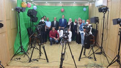 رئيس جامعة سوهاج يفتتح أول ستوديو إذاعي لقسم الإعلام بتكلفة 2 مليون جنيه