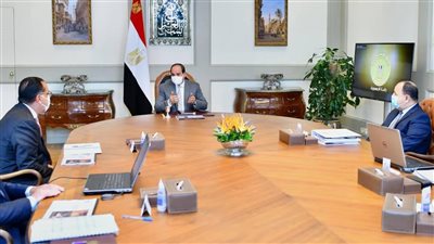 السيسي يطالب بالعمل على زيادة المخصصات المالية لدعم الاستثمارات العامة