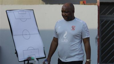  موسيماني يحاضر اللاعبين بالفيديو استعدادًا لمباراة سيراميكا كليوباترا