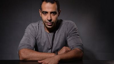  لحظة اعتداء الفنان محمد عدوية على فتاة بـ 