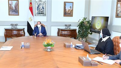 السيسي يوجه بالتوسع في مخطط إنشاء المجمعات الصناعية في مناطق جغرافية جديدة