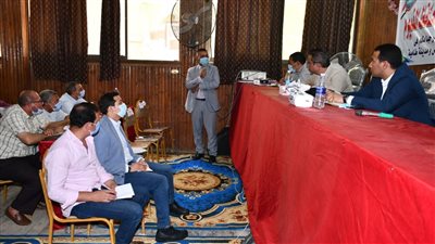 محافظ الفيوم يُوجه بتدريب رؤساء القرى لصقل مهاراتهم في التعامل مع المتغيرات المكانية