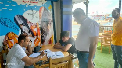 تحرير محاضر للكافيهات والمطاعم المخالفة خلال حملات على الشواطئ بالإسكندرية