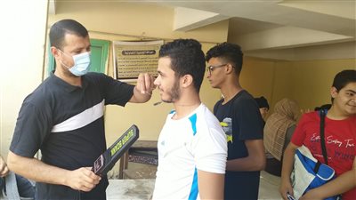 توافد طلاب الشعبة الأدبية على لجان الثانوية العامة لأداء امتحان علم النفس