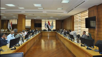 رئيس جامعة كفر الشيخ: تحديث لوائح الكليات وتعميم نظام الساعات المعتمدة