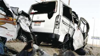 مصرع وإصابة 9 أشخاص في تصادم سيارتين بالشرقية