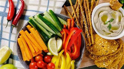  أبرزها البصل.. أطعمة يجب تناولها نيئة للاستفادة منها