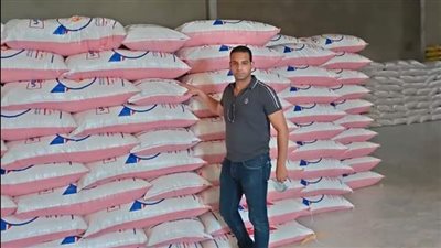 ضبط 20 طنًا من السلع الغذائية والحيوانية داخل 3 مصانع غير مرخصة بالبحيرة