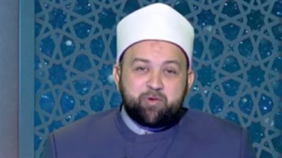 يسري عزام: النبي حج مرة واحدة واعتمر 4 مرات