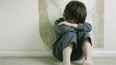 الأم اكتشفت المأساة.. تفاصيل هتك عرض صغير على يد جاره في شبرا الخيمة