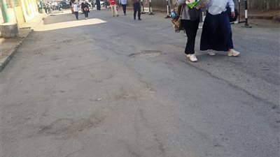 توافد طلاب الثانوية على اللجان لأداء امتحان الديناميكا بالمنيا 