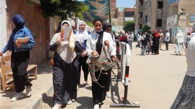 اليوم.. 19239 ألف طالب وطالبة بالقليوبية يؤدون امتحان اللغة الإنجليزية 