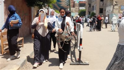 طلاب الثانوية العامة بالقليوبية عن امتحان الإنجليزي: فوق مستوى الطالب المتوسط