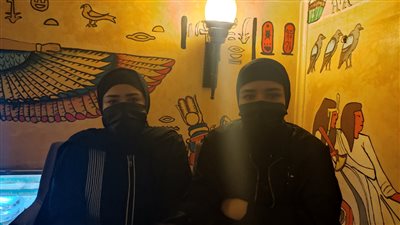 فتاتان تستغيثان بالمسؤولين: 