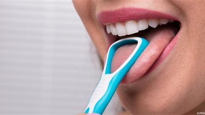 تنظيف اللسان يُحسن من عملية الهضم