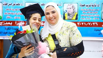 وزيرة التضامن تشهد مناقشة رسالة ماجستير لإحدى بنات دور الأيتام